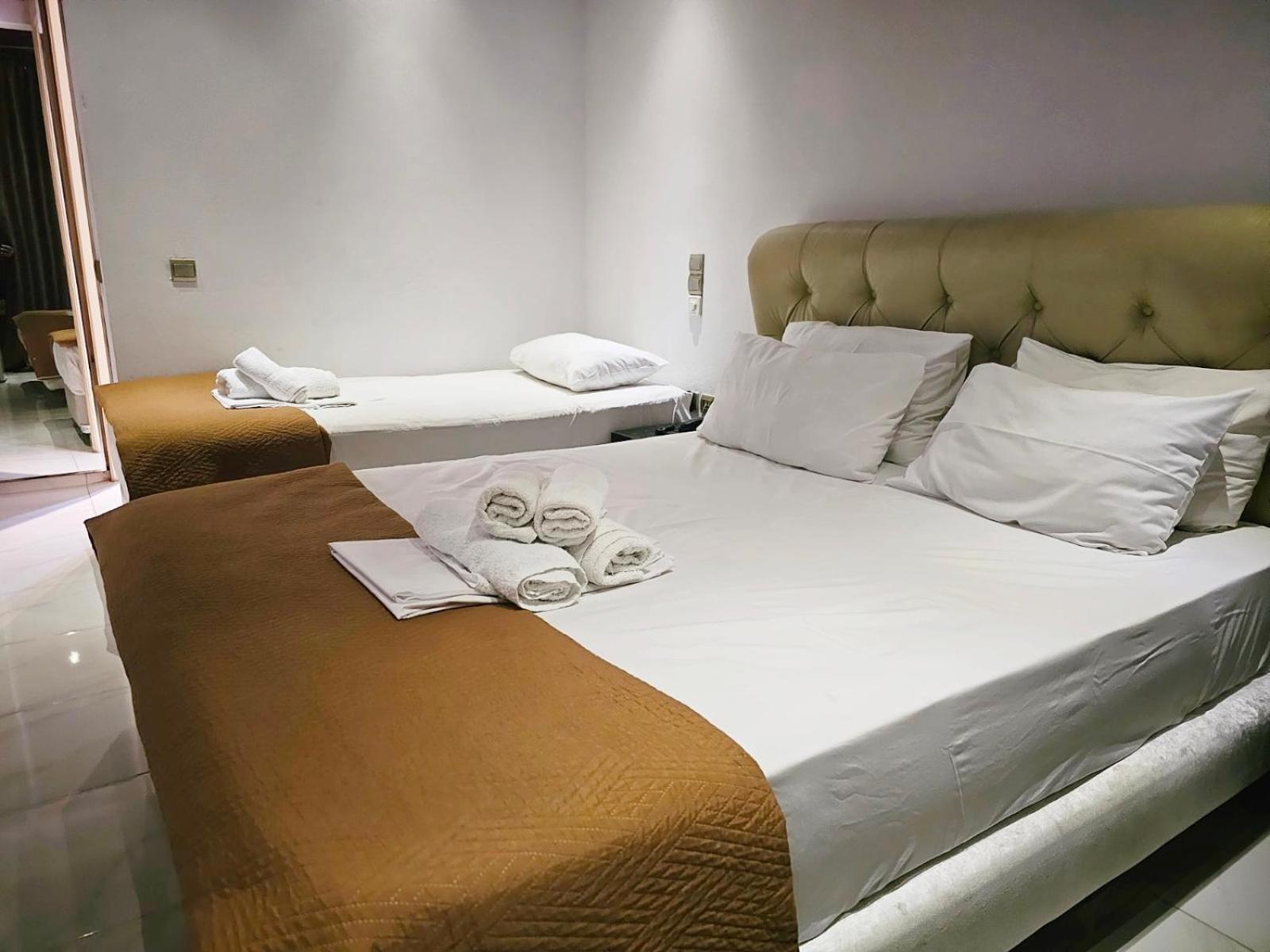 Feevos Hotel Piraeus Buitenkant foto