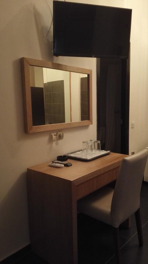 Feevos Hotel Piraeus Buitenkant foto