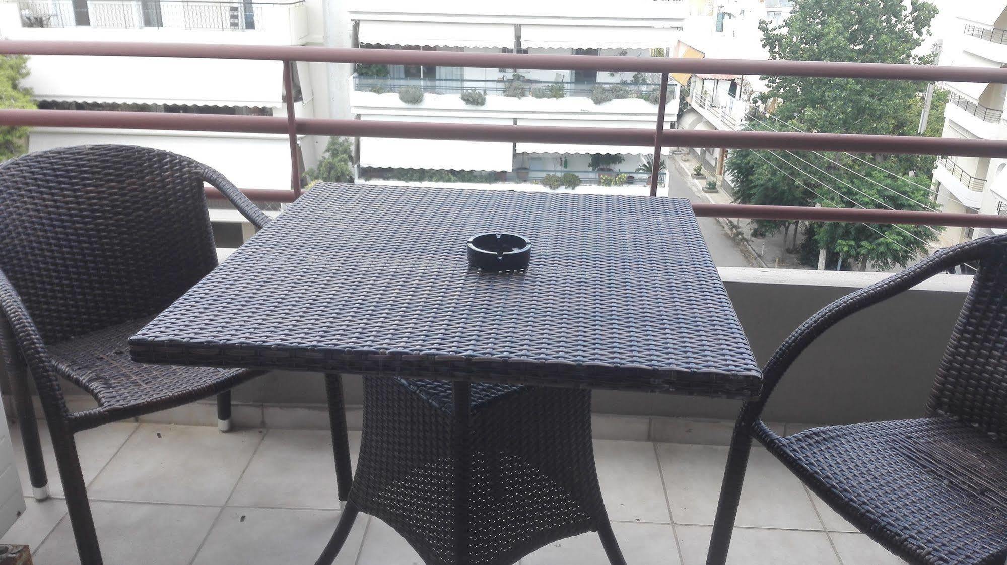 Feevos Hotel Piraeus Buitenkant foto